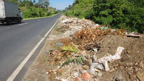 Jalan Ring Road Bukan Tempat Pembuangan Sampah!